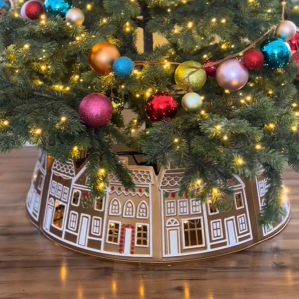 LED Lights Christmas Tree Collar, PVC Christmas Tree Skirt, 60CM/23.6IN, Set of 5 Panels Christmas House Design, Easy to Assemble and Store, Battery-Operated (Batteries Not Included)